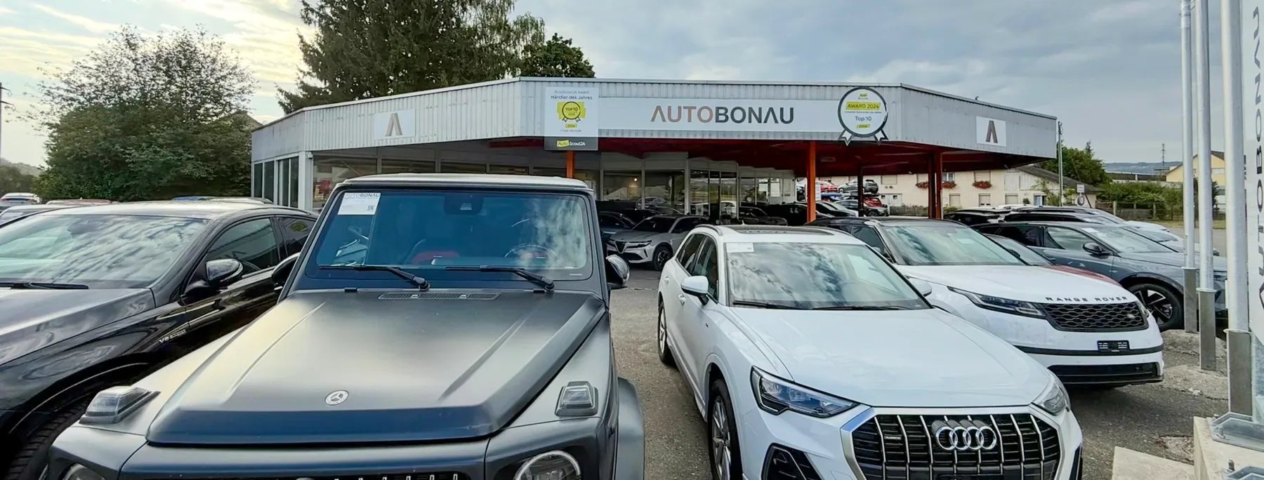 Fahrzeugauswahl vor dem Standort der Auto Bonau AG